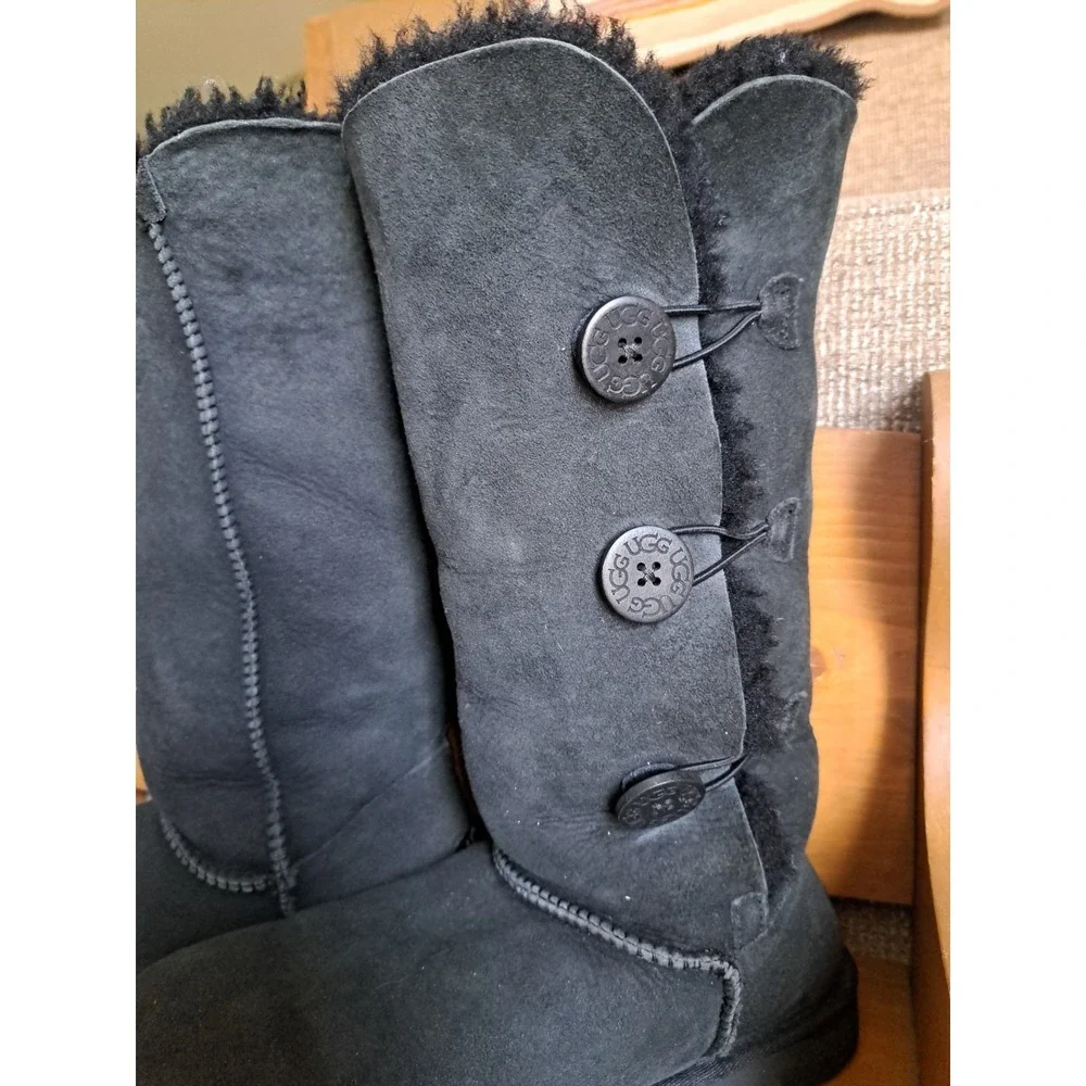UGG Women's Black Suede Leather Shearing Lining Mid-calf Boots 9.5-10 Buttons